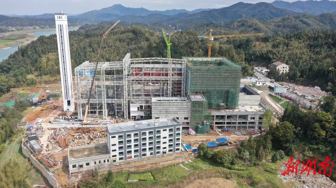  益阳市西部片区生活垃圾焚烧发电厂项目加紧建设。(桃江县住房和城乡建设局供图)