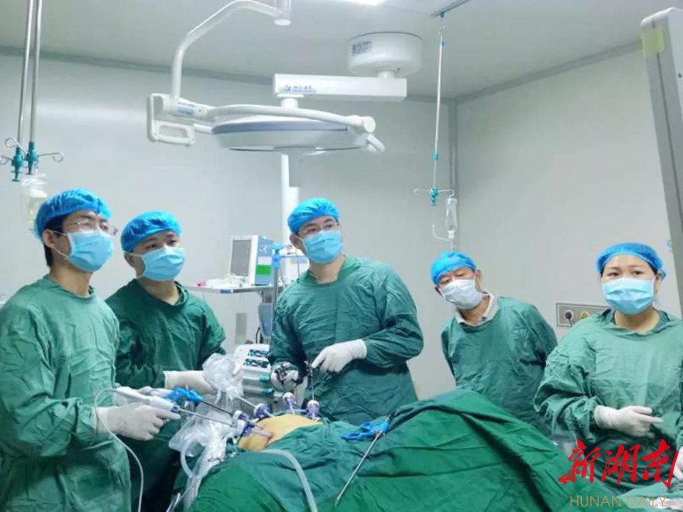 湘潭市第一人民医院专家来到湘鹤医院指导腔镜手术。 湘潭市第一人民医院专家来到湘鹤医院指导腔镜手术。