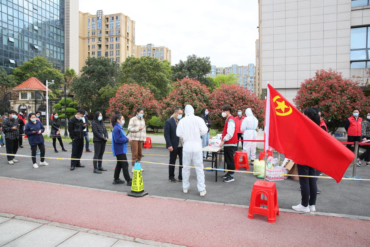 党旗所指就是团旗所向！团省委党员干部下沉 社区助力疫情防控