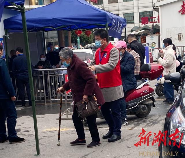 隆回县人民医院：党员志愿者冲在防疫一线