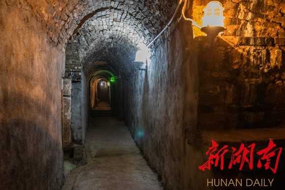 洪江古商城“窨子屋”下的暗道