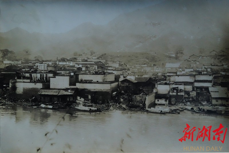 日军轰炸洪江古商城之前，洪江古商城的墙壁为白色