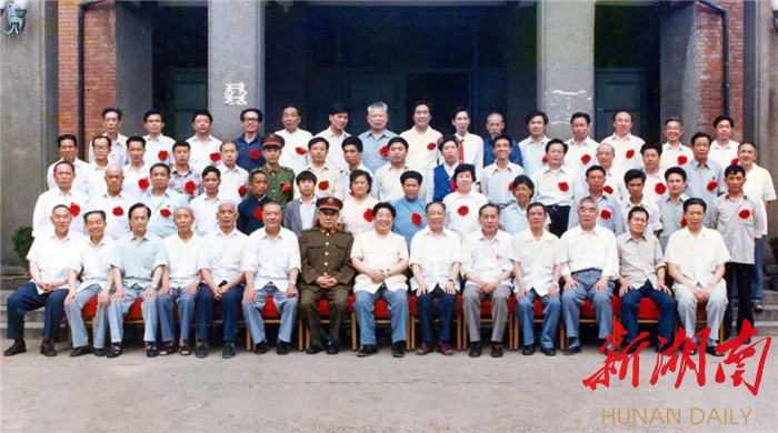 英(左六),卓康宁(左十),齐寿良(左十二),石邦智(左五),吴运昌(左十一)