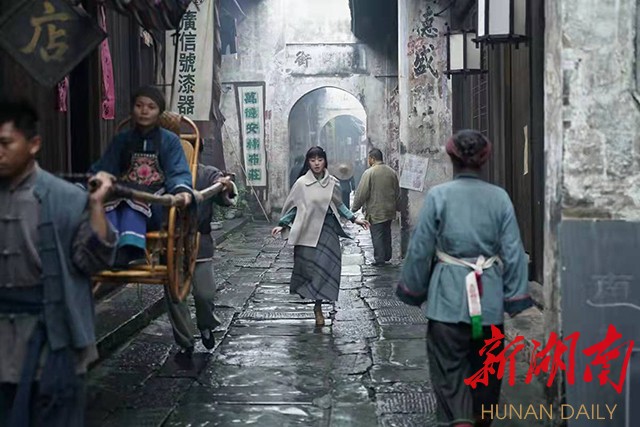 《一代洪商》剧照(取景地:古城南正街) 《一代洪商》剧照(取景地:古城南正街)