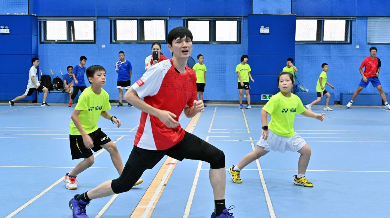 “羽球小将”动起来!睿那体育带您一起居家锻炼