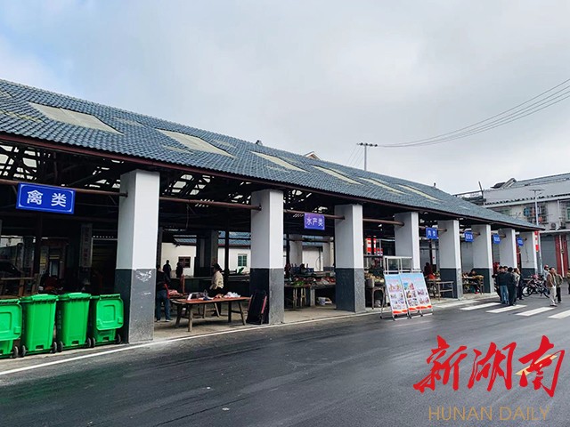 整治后的江市集镇。禹浩 摄