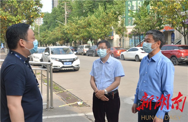 严华在市城区督导检查疫情防控工作：全力巩固拓展疫情防控成果