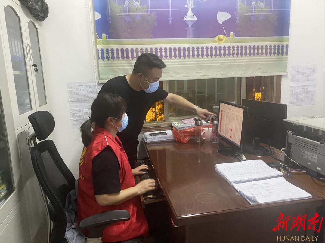 双清区火车站乡中心校党员志愿者积极投身疫情防控工作