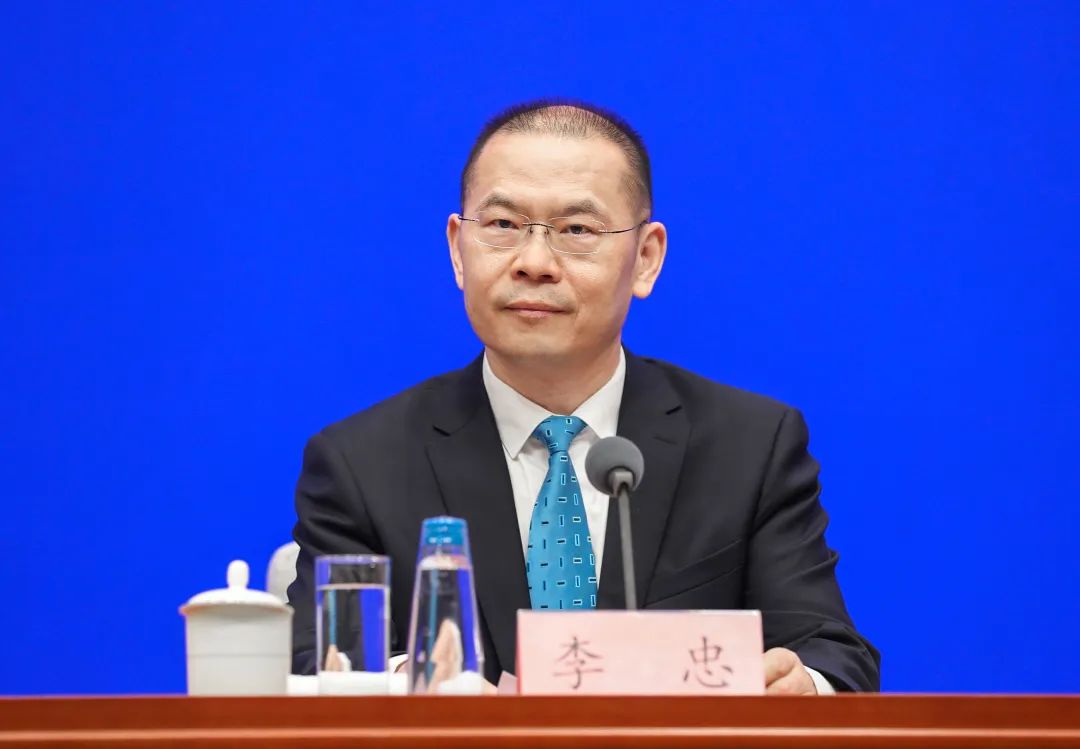 别担心！能够保证基本养老金按时足额发放！