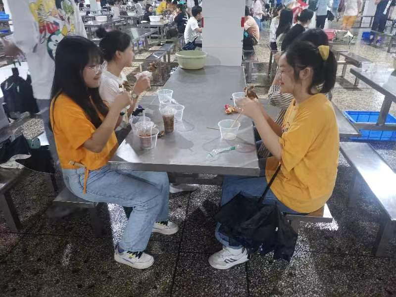 学子备考战犹酣爱心点心助战狼衡阳县三中务实用心助力高考又添新举措