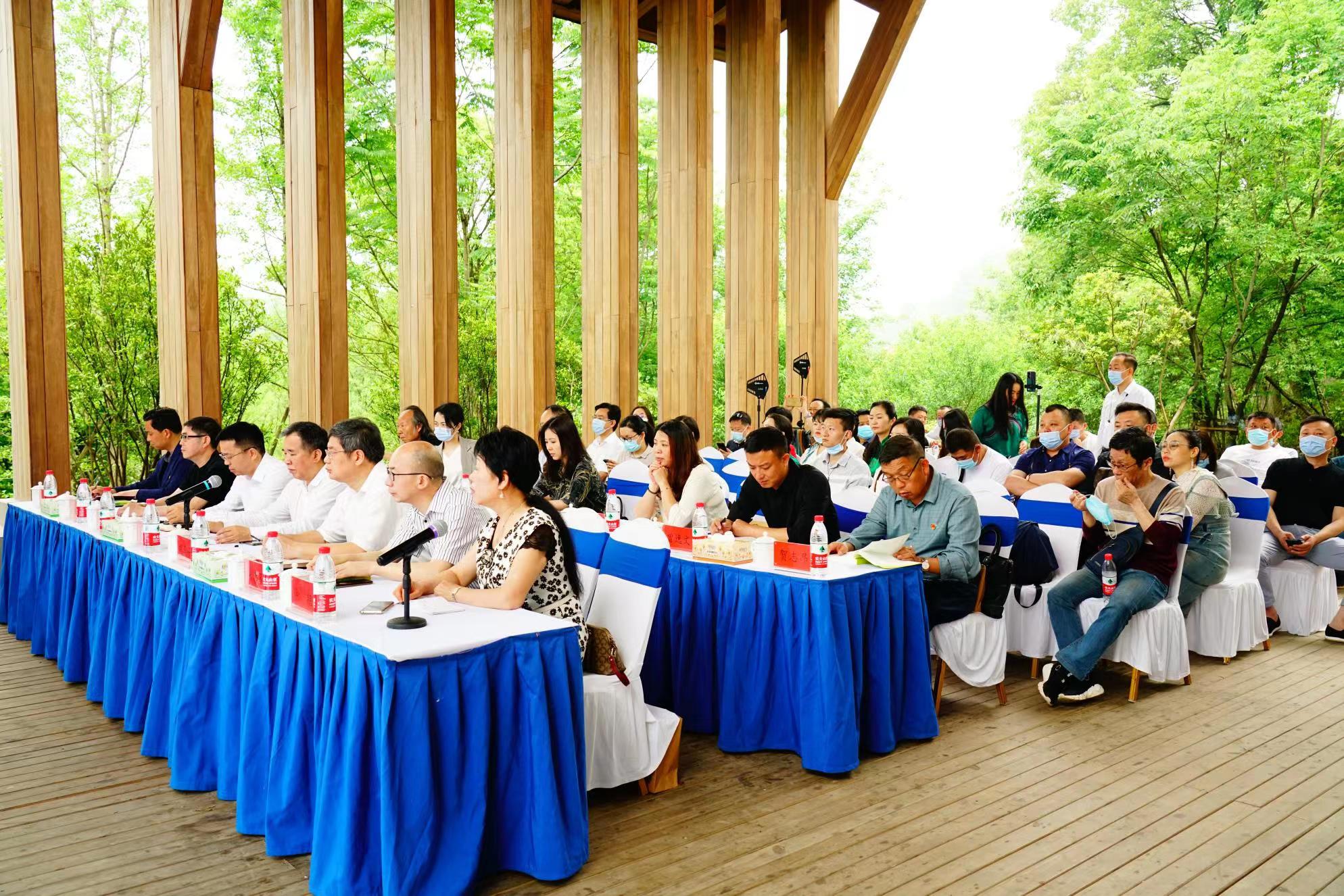 报告文学《新山乡巨变》作品研讨会在益阳清溪村举办