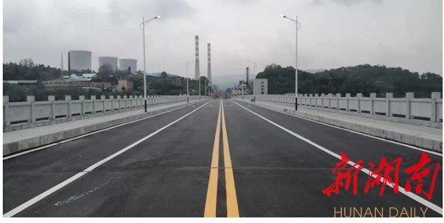 冷水江:“蹲点监督”重点项目 危桥顺利竣工通行