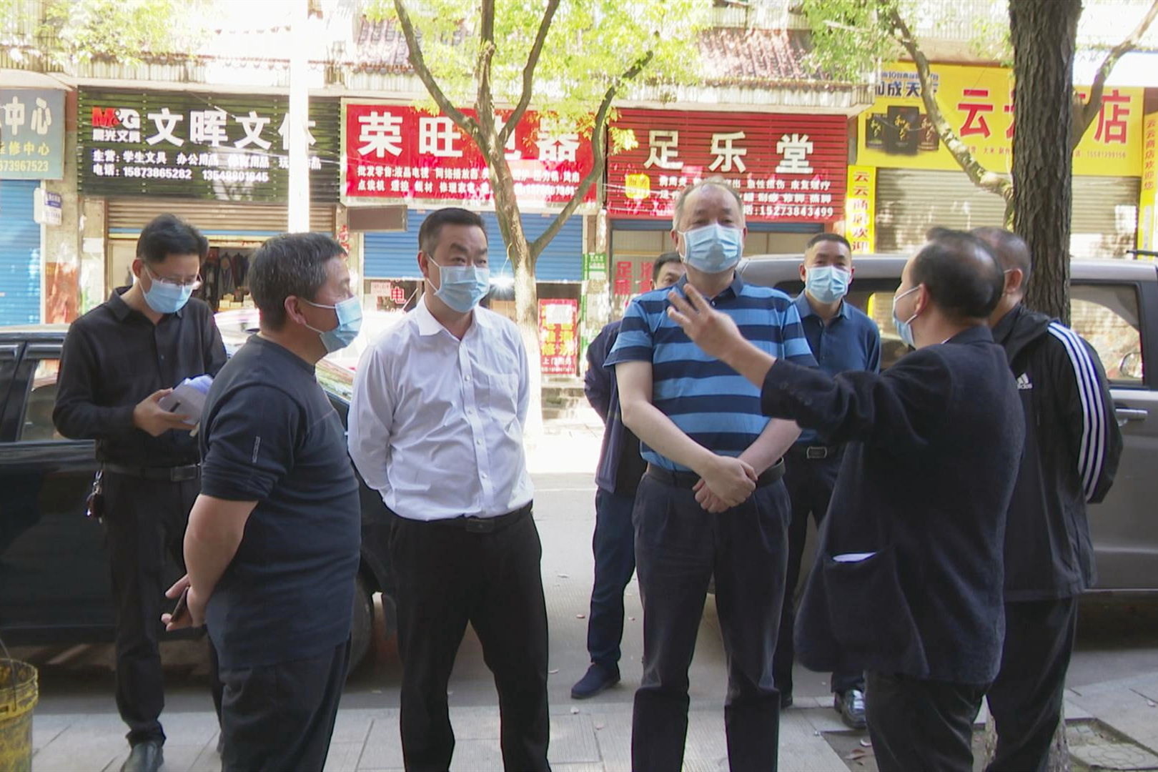 省政府專(zhuān)項(xiàng)督導(dǎo)組來(lái)冷水江市督查居民自建房安全隱患排查整治工作