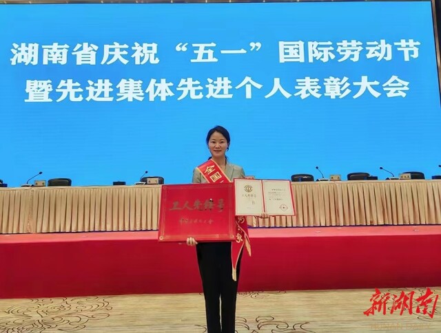 “金字招牌”是这样铸就的——写在常德市武陵区政务服务中心综合受理窗口获评“全国工人先锋号”之际
