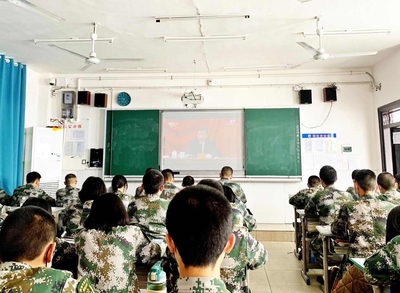 龙山：皇仓中学、华鑫学校开展“五个一”爱国主义主题教育活动