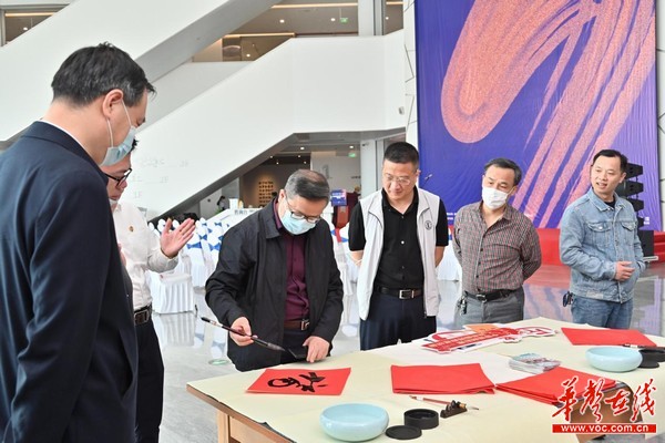 27幅作品获优秀奖!第三届湖南中青年书法大展颁奖仪式举行 - 今日关注 - 湖南在线 - 华声在线
