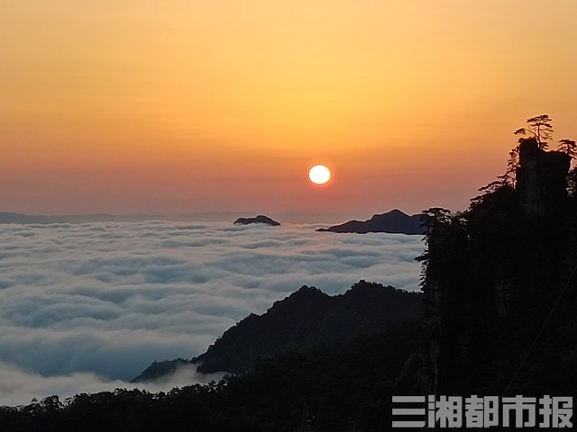 风景宜人,同时出现的云海日出美景,惹人陶醉不已