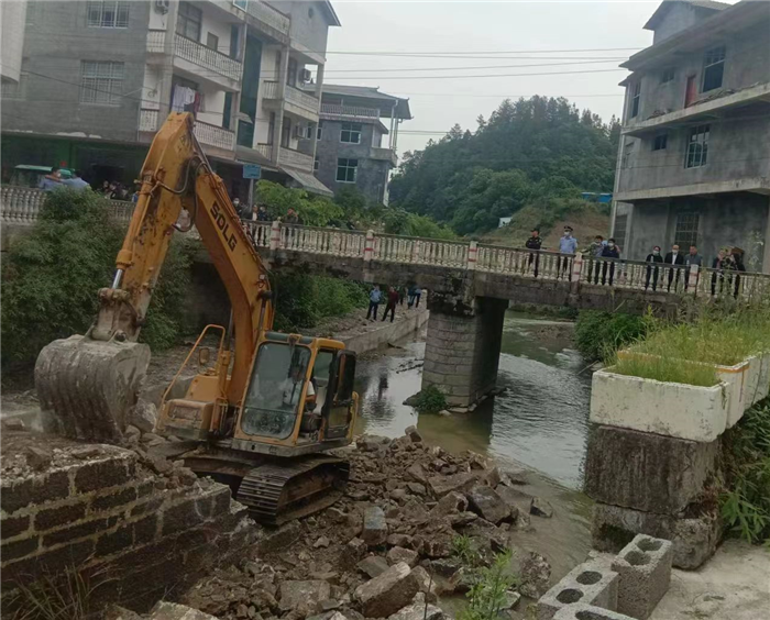 桂塘鎮(zhèn)：拆除廢棄遺留橋墩 疏通行洪通道