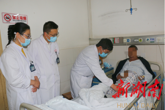 隆回县人民医院：人工血管“架桥”成功挽救患者病变左腿