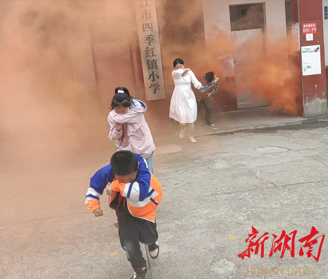 沅江市四季红镇5所学校开展消防演练活动