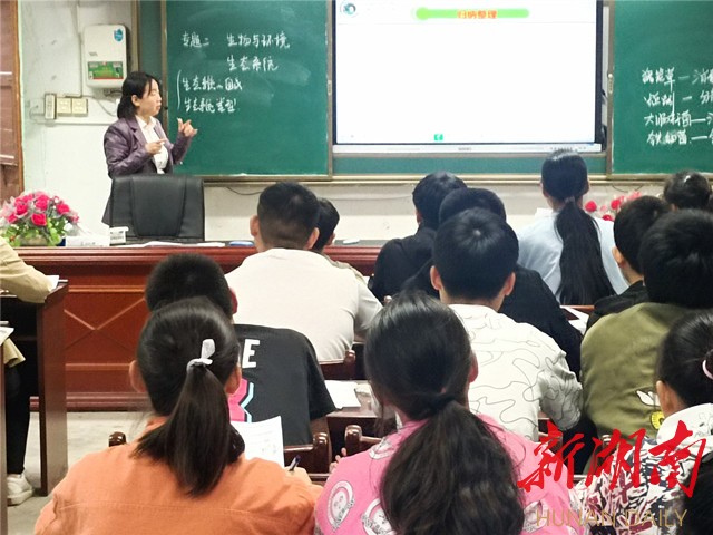 南县武圣宫镇中心学校：“送教”帮扶促发展