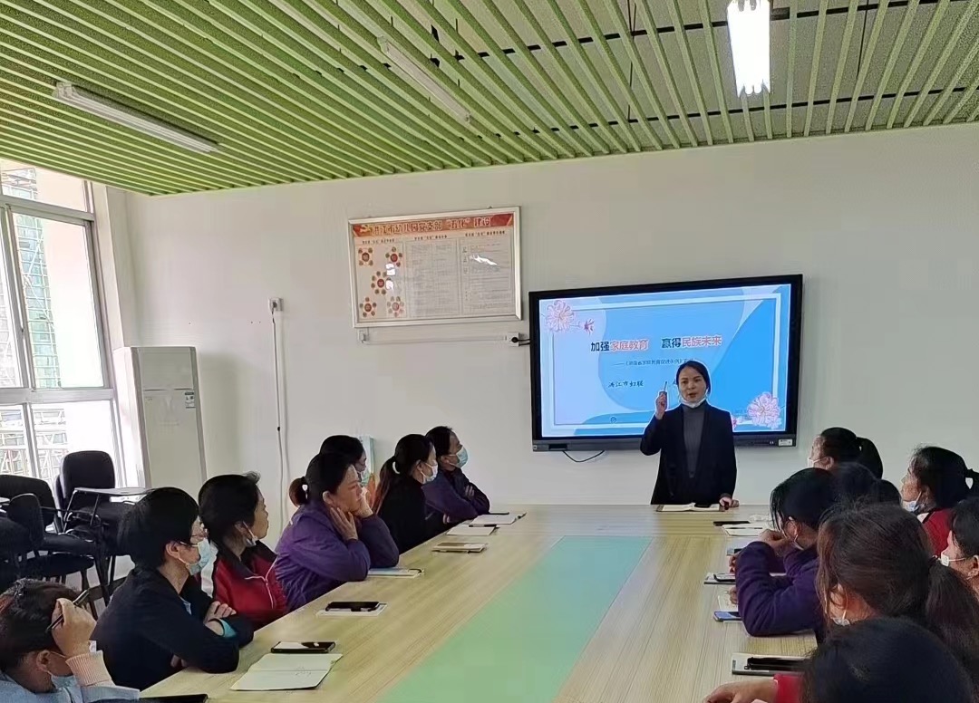 洪江市幼儿园：开展《湖南省家庭教育促进条例》培训活动