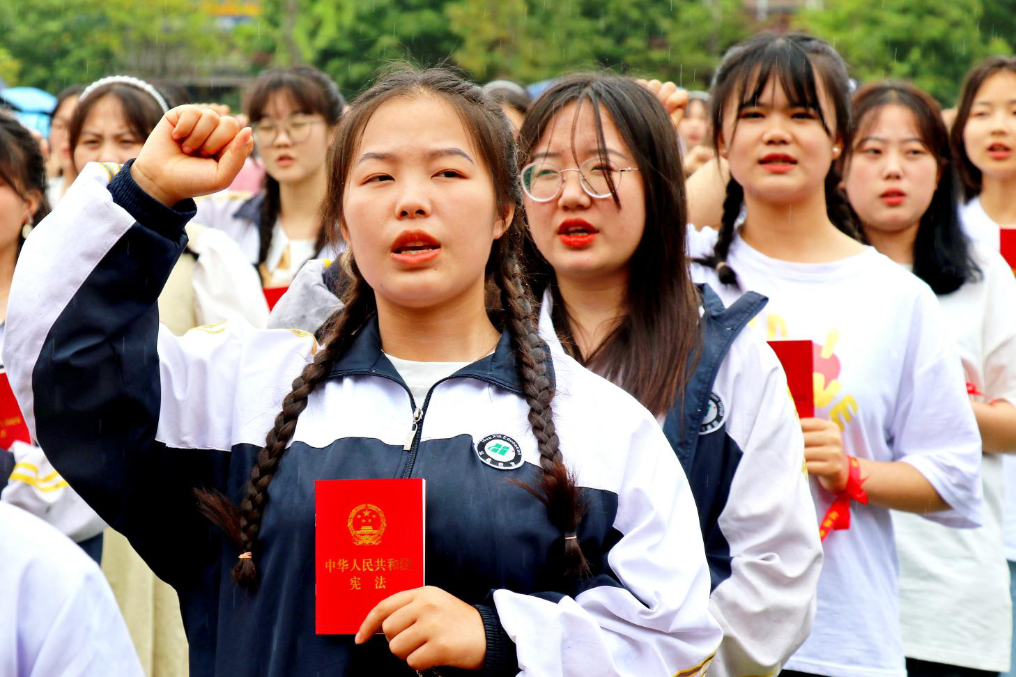 龙山县华鑫学校举行2022年高中毕业生成人礼暨高考誓师大会