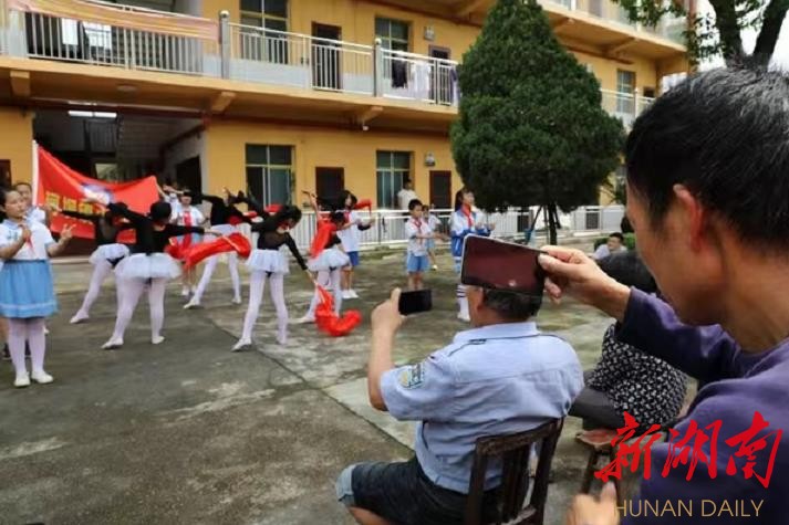 我们的节日·端午|大通湖区：少先队员情暖敬老院
