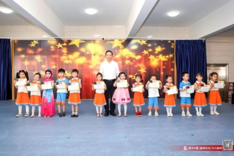 让“小树苗”健康茁壮成长  郴州市委书记吴巨培走访慰问少年儿童