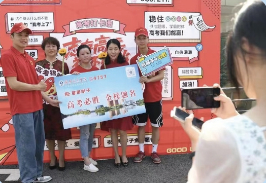 长图｜2022年高考进行时，那些温暖的力量