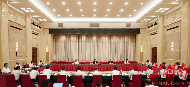 张庆伟主持召开2022年省总林长会议
