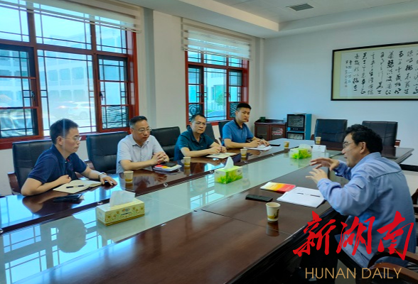 刘庆雄走访联点企业