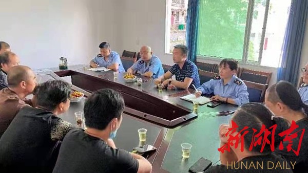 开门纳谏座谈会