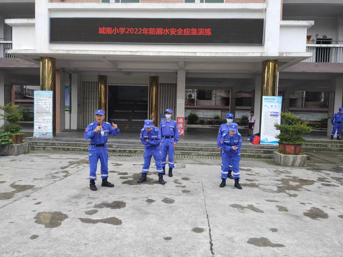 芷江县城南小学开展“守护生命，‘救’在身边”防溺水安全应急演练