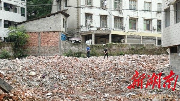  东坪镇有严重安全隐患的自建房拆除后现场。李沁雪 摄