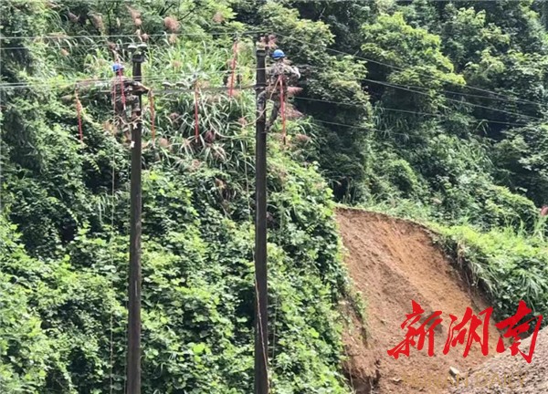 闻汛而动!国网辰溪县供电公司全力以赴抗洪抢修保供电