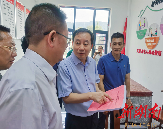娄底市民政局调研基层治理新模式