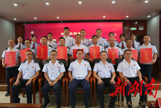 师徒结对“传帮带” 龙山县税务局举行第一期“以师带徒”拜师仪式