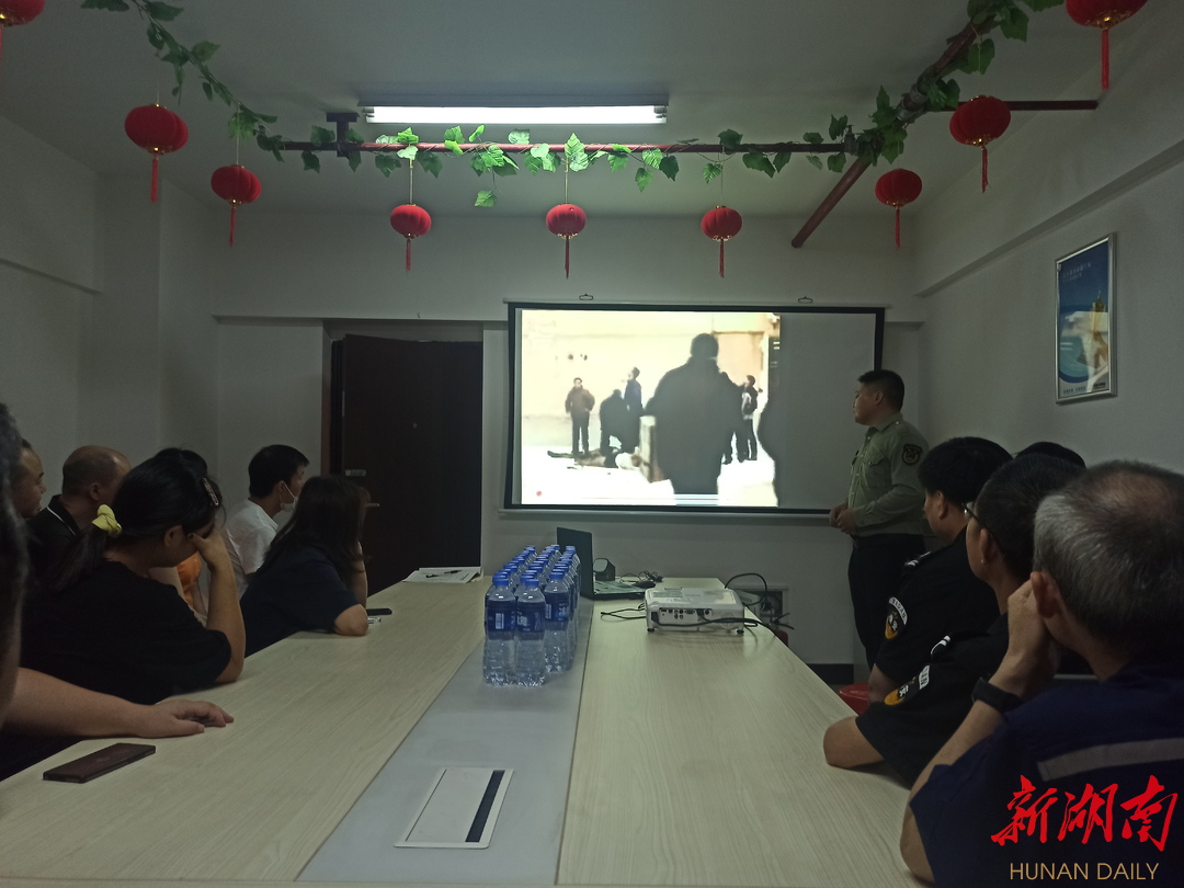 长沙黄泥街社区组织辖区物业公司开展消防安全培训和集中演练活动