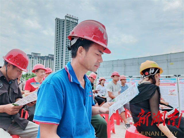 邵阳市：法律宣传进工地，强化农民工维权能力
