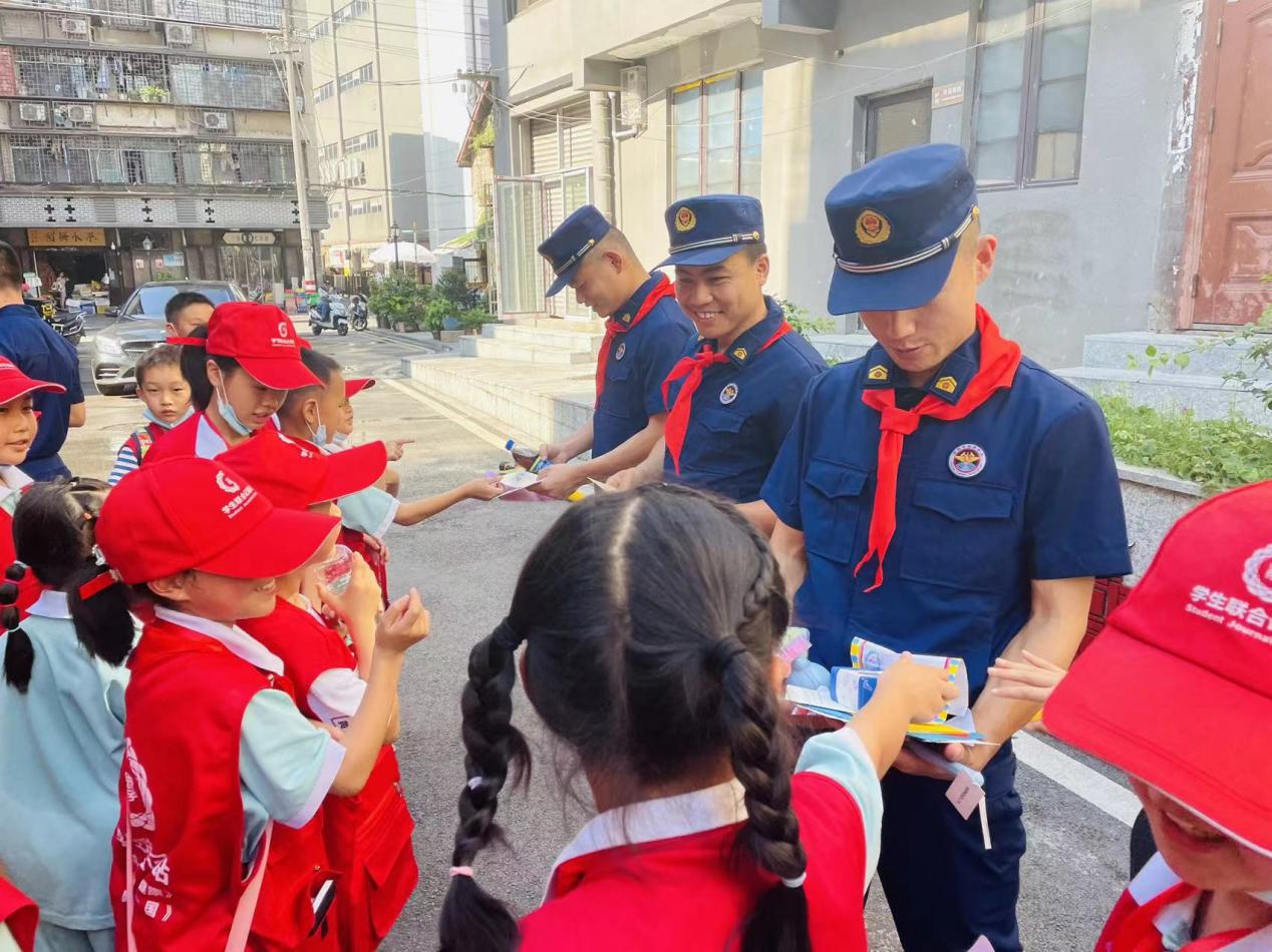 学习消防知识，致敬烈火英雄