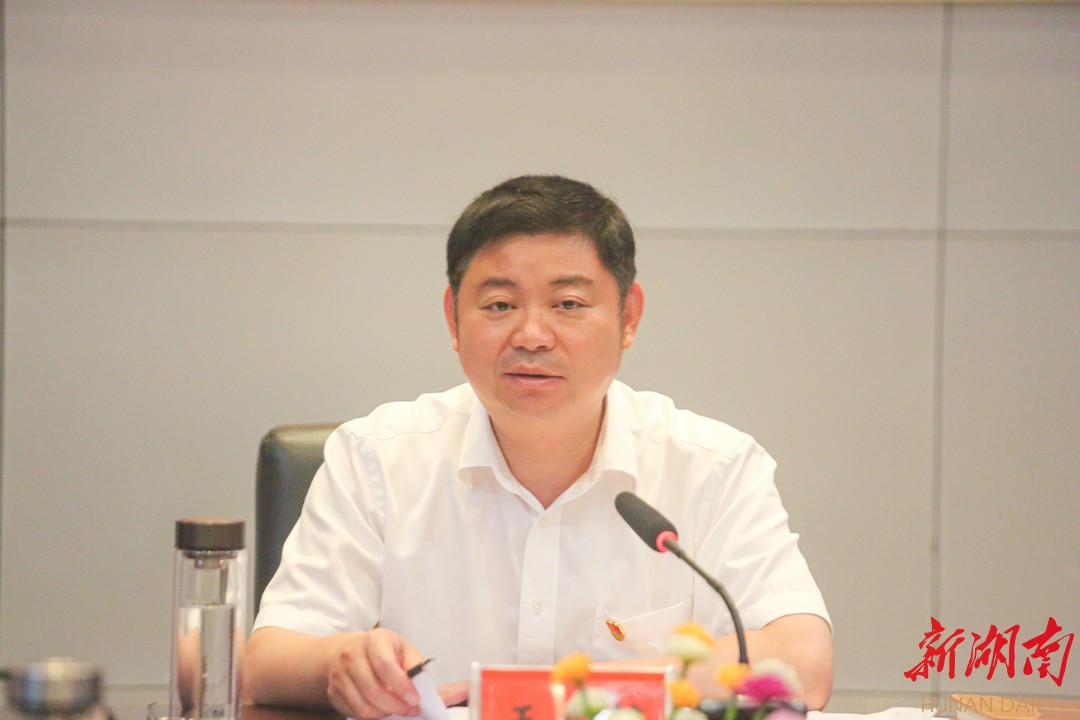 王兆铭主持县委理论学习中心组（扩大）2022年第六次集体学习
