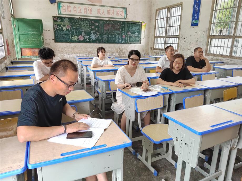 长沙市雅礼雨花中学赴龙山县石牌镇初级中学开展送教交流活动