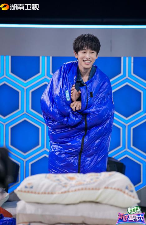 你好星期六营地烧烤大会正式营业中快来围观何炅李斯丹妮的大型馋哭