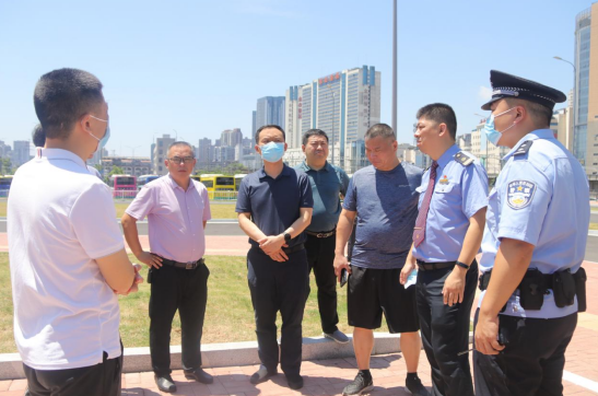 方靖一行调研株洲火车站东广场环境整治工作