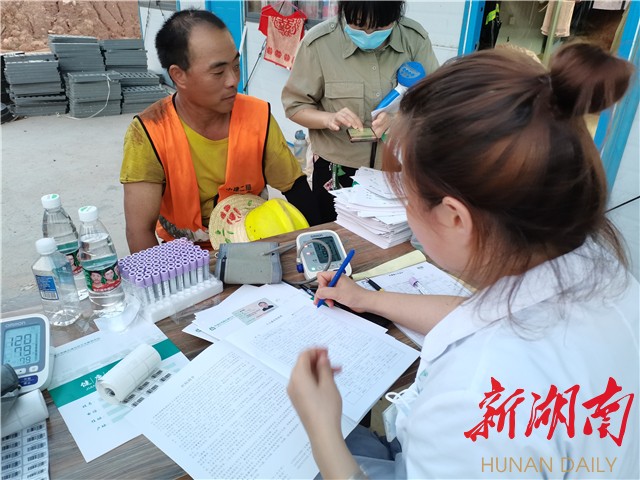 体检送到工地!中建二局三公司长沙保利北中心一期项目为工人送健康