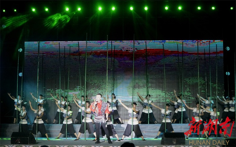 歌声响彻酉水河畔——保靖首八峒土家山歌会现场速写