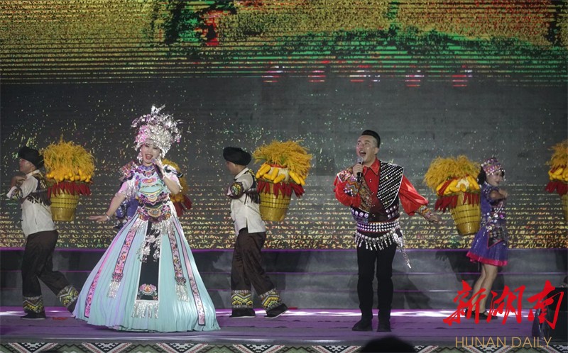 歌声响彻酉水河畔——保靖首八峒土家山歌会现场速写