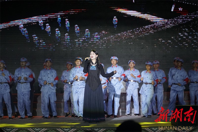 歌声响彻酉水河畔——保靖首八峒土家山歌会现场速写