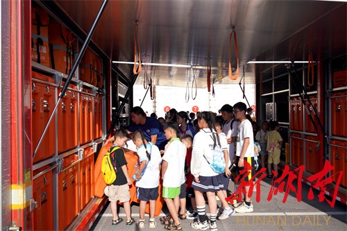 宁乡市100名中小学生走进省应急（消防）救援机动支队营区参观学习